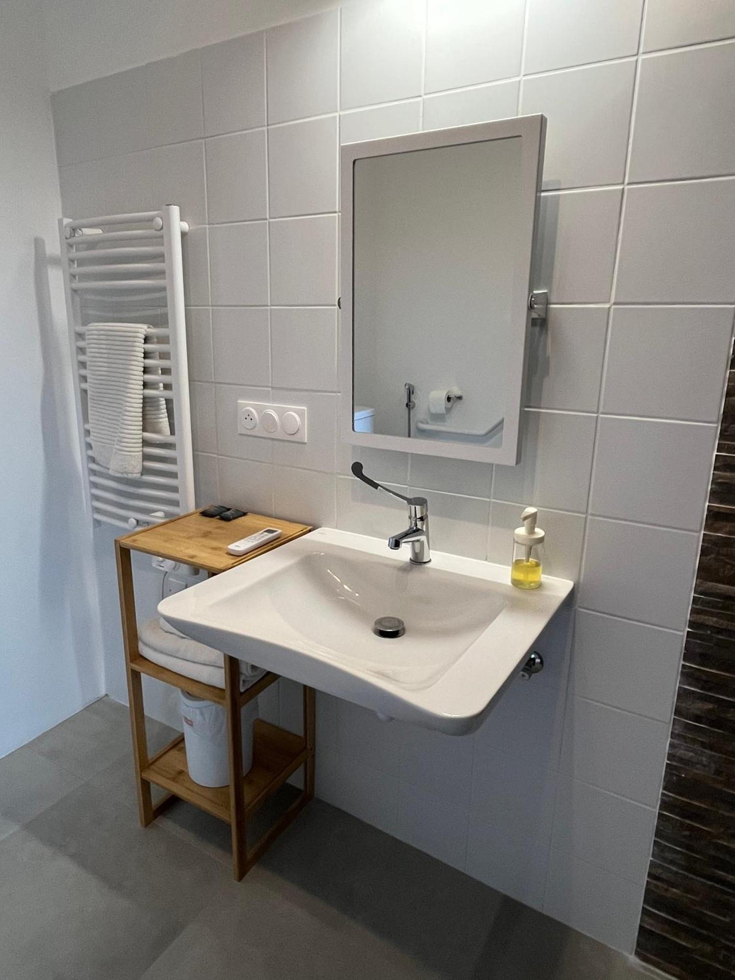 Le Nomade En Provence Bed & Breakfast Bouchet  Dış mekan fotoğraf