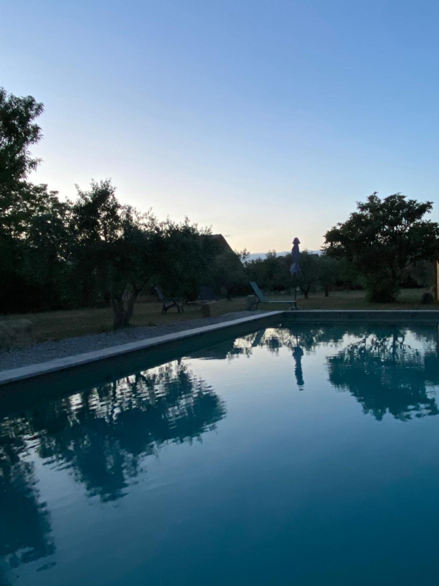 Le Nomade En Provence Bed & Breakfast Bouchet  Dış mekan fotoğraf